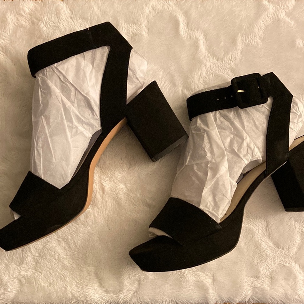 Brand new never worn Louise et Cie black 3 inch heels with box